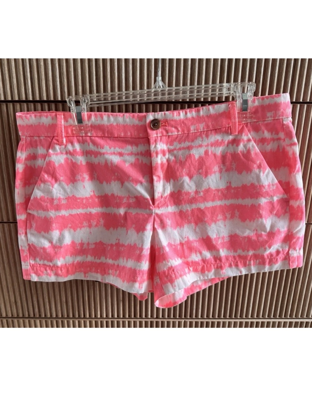 Women's Khakis By Gap Sun-kissed
Shorts Size 10. Pink and White Chino